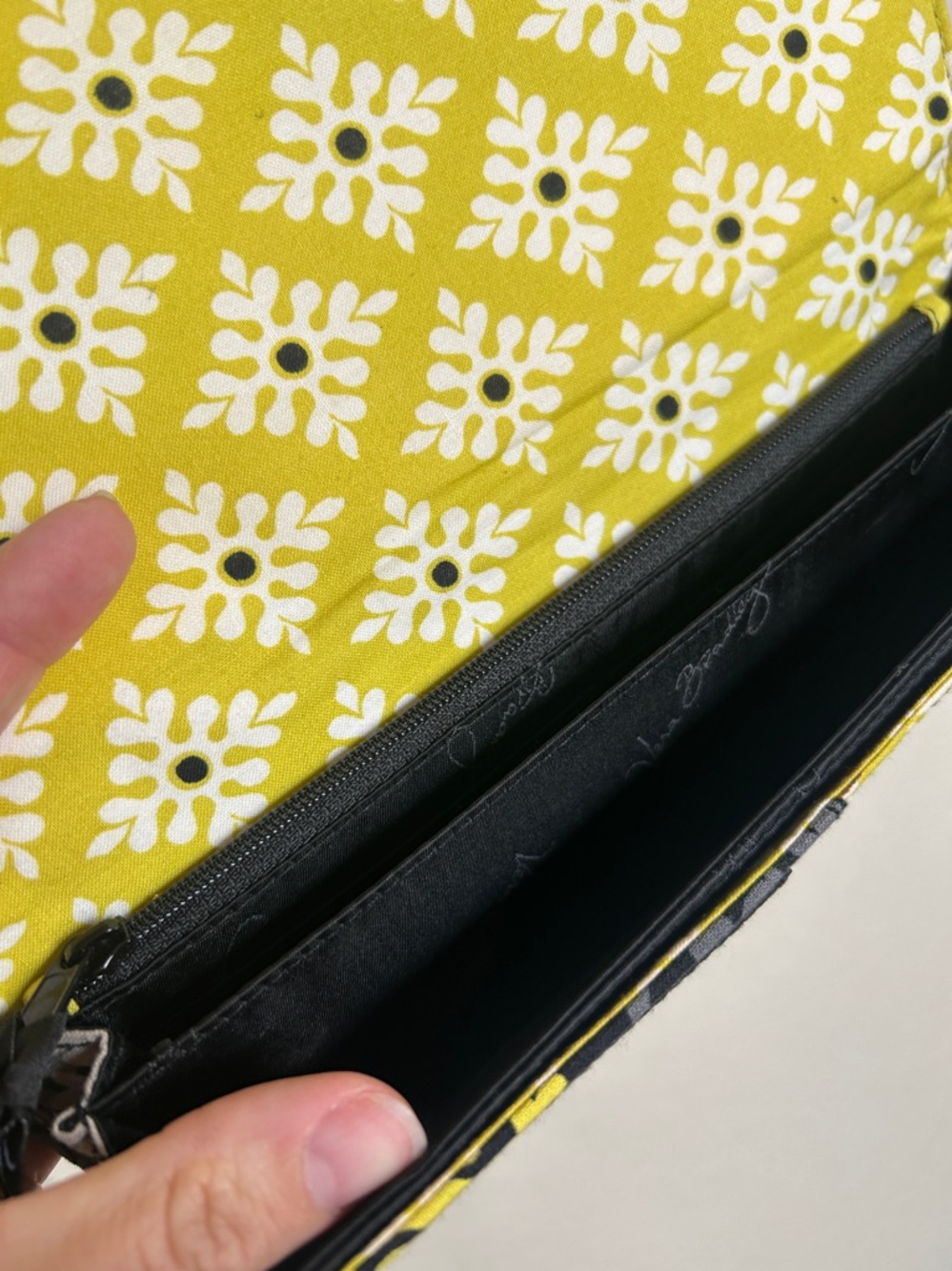 NWOT Vera Bradley Large Clutch - Travel Wallet - Picture 4 of 5